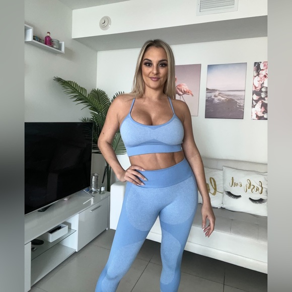 Pretty little thing blue workout top and leggings set - Picture 8 of 10